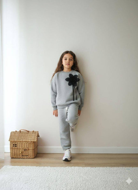 Çiçek Desenli Gri Eşofman Takımı