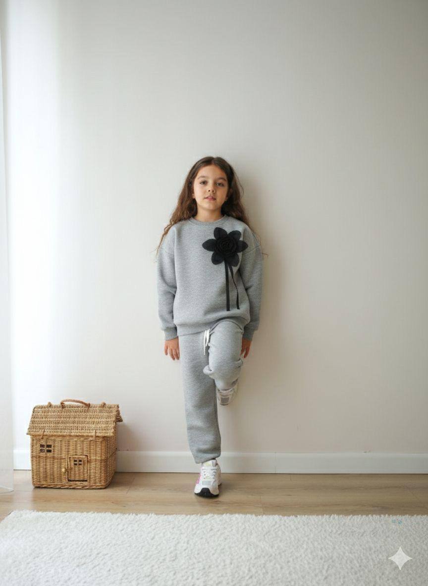 Çiçek Desenli Gri Eşofman Takımı